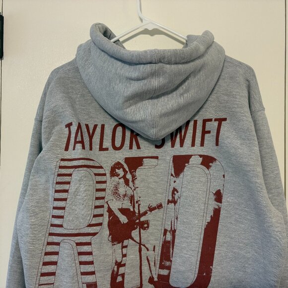 Taylor Swift Official Merch Red Taylors Version Graphic Hoodie Sweatshirt M Gray - Picture 6 of 11